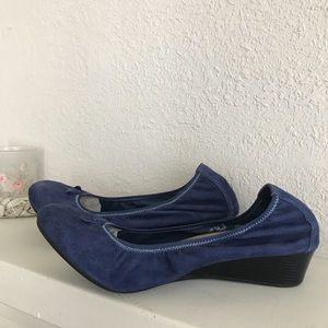 NWOT Hush Puppies - Chaste Ballet in Blue Suede